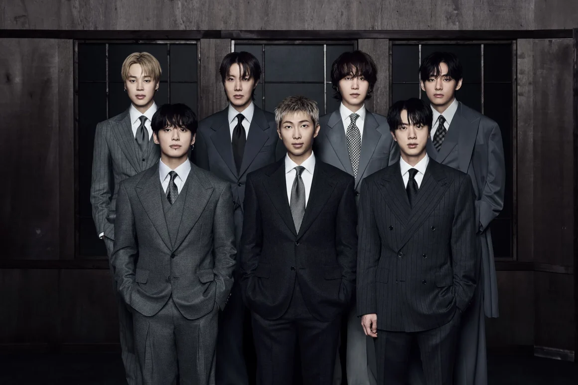 BTS durante su visita a México frente a miles de fans, un evento que trascendió la música y abrió una conversación cultural y social en el país