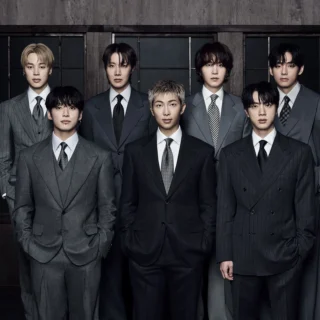 BTS durante su visita a México frente a miles de fans, un evento que trascendió la música y abrió una conversación cultural y social en el país