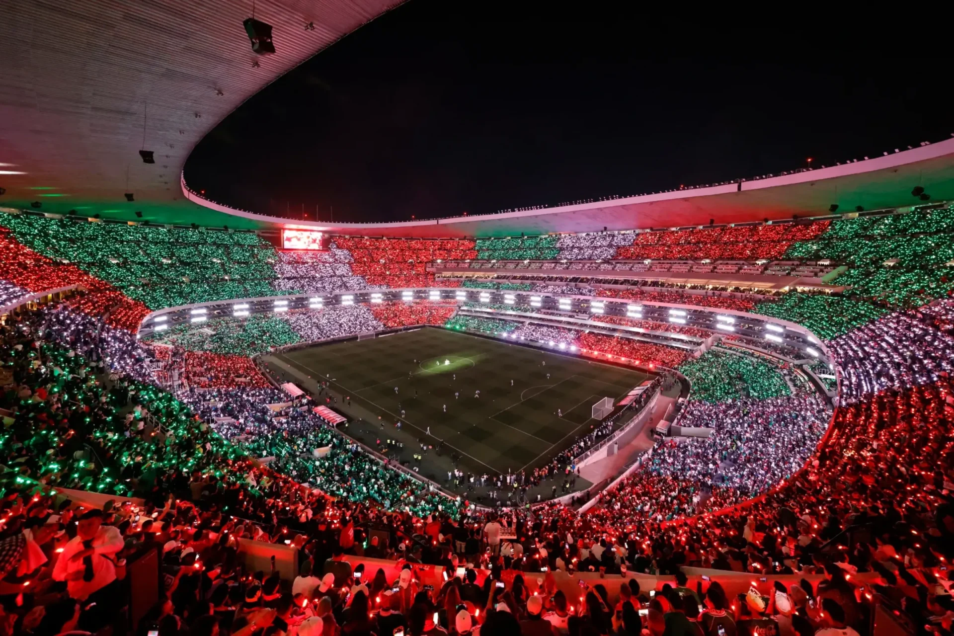 Vista panorámica del Estadio Azteca en Ciudad de México durante el Mundial de fútbol, símbolo del impacto económico y turístico del evento para México
