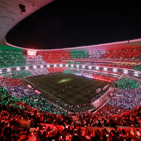 Vista panorámica del Estadio Azteca en Ciudad de México durante el Mundial de fútbol, símbolo del impacto económico y turístico del evento para México